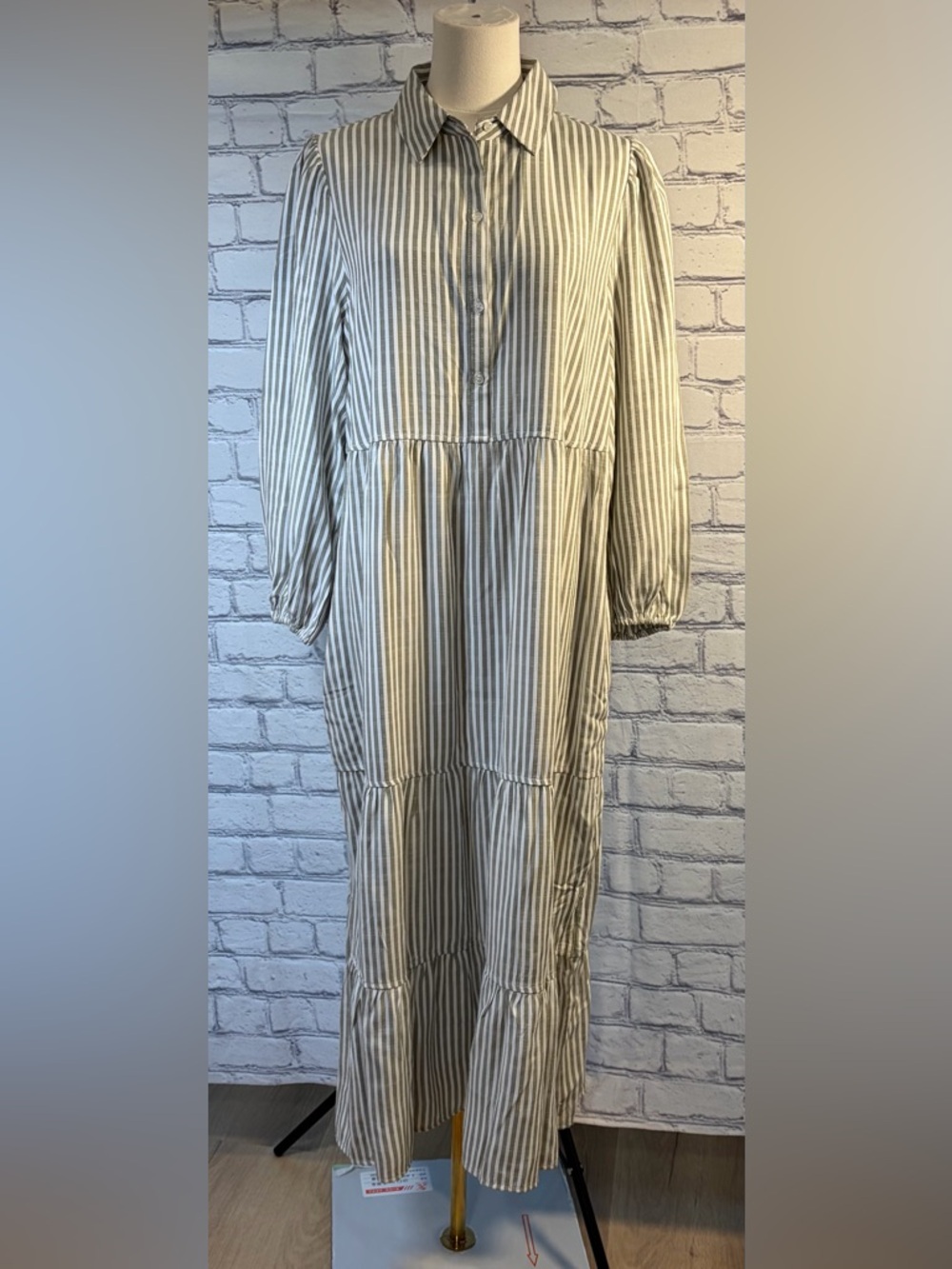 Max Studio Size:L Striped Long Sleeve Tiered Midi Dress in Beige and White